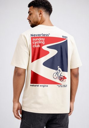 Neverless, HERREN T-SHIRT - SUNDAY CYCLING CLUB - OVERSIZED RELAXED FIT - Print T-shirt - hell-beige