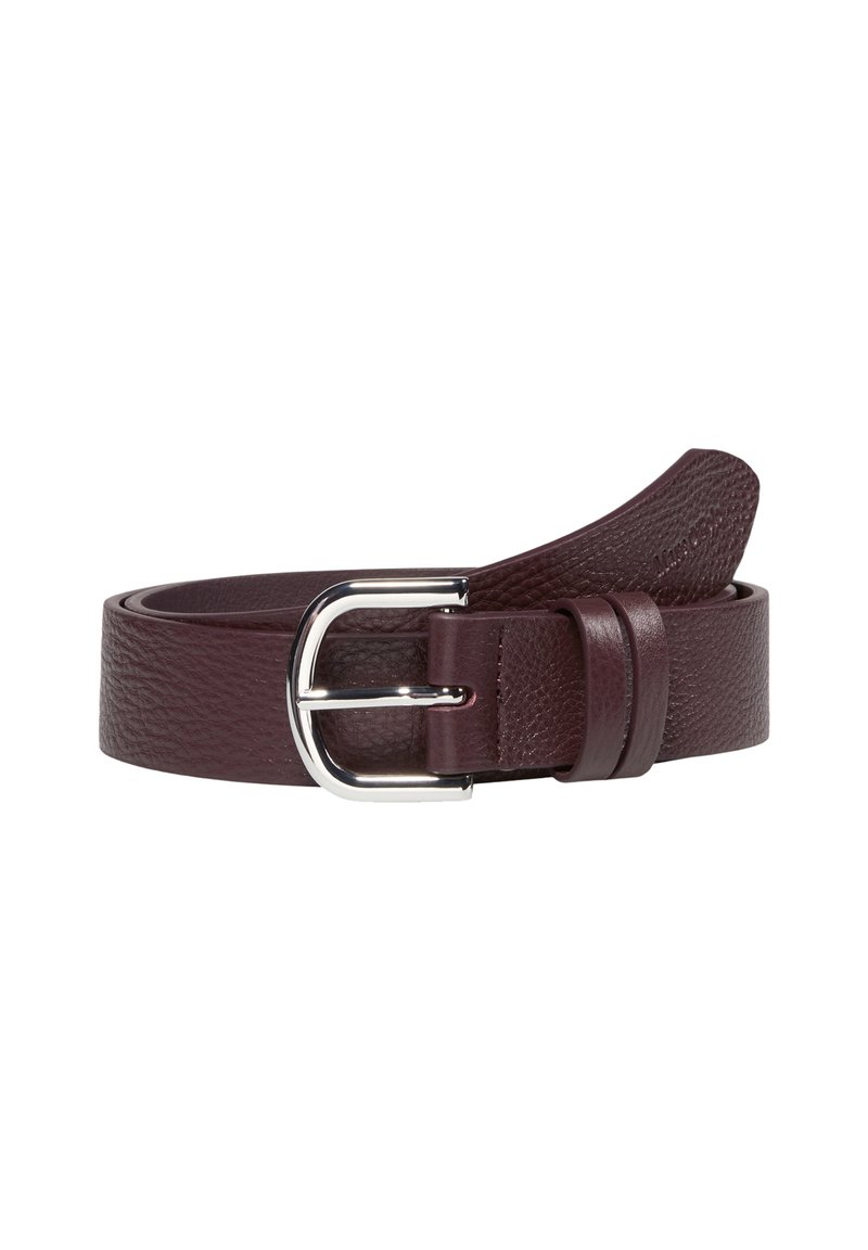 Bruine leren riem met een getextureerde afwerking, zilveren metalen gesp en een houdlus. Beschikt over een gladde rand en een klassiek ontwerp.