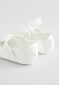 Next BOW REGULAR FIT - Riemchenballerina - white