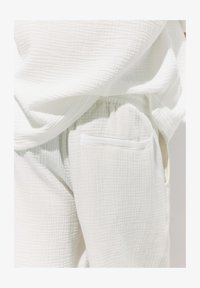 Non sélectionné, white