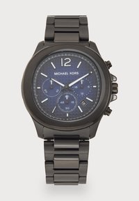 Montre chronographe en acier inoxydable noir avec un cadran à motif bleu, index argentés, trois sous-cadrans et affichage de la date à 6 heures.