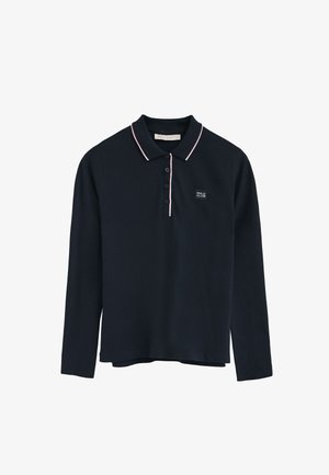 Polo a maniche lunghe blu navy con colletto a costine, bordo rosa, chiusura con tre bottoni e logo ricamato sul lato sinistro del petto.