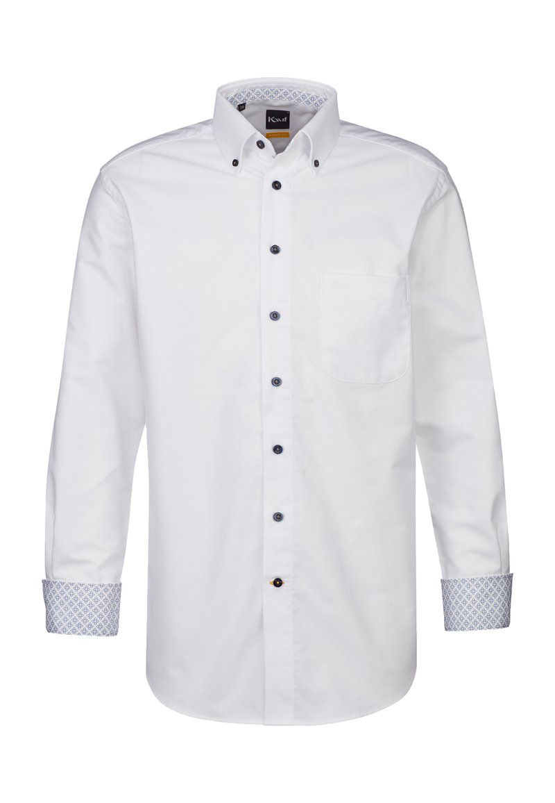 Camicia bianca a maniche lunghe con colletto alla francese, bottoni blu navy e dettagli a motivo blu sui polsini e all'interno del colletto. Caratterizzata da una tasca sul petto.