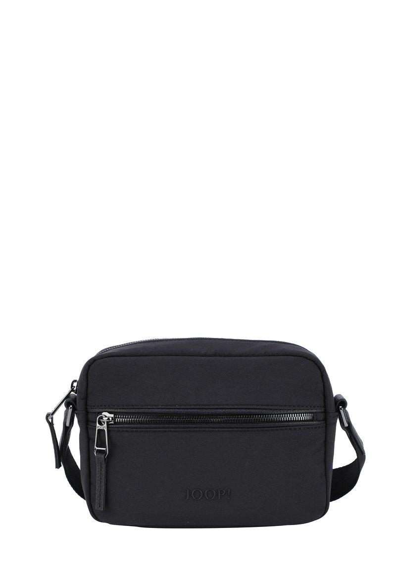 Borsa a tracolla nera in nylon con forma rettangolare piatta, dotata di una tasca frontale con zip e dettagli del logo in rilievo. Include una tracolla regolabile.