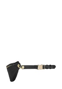 Czarna, pikowana torba na pas z złotym zapięciem, z zamkiem błyskawicznym i regulowanym paskiem. Smukły, trójkątny kształt o gładkiej fakturze.