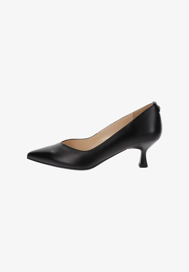 Escarpin noir en cuir à bout pointu avec un petit talon courbé et une doublure intérieure beige.