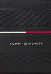 Tommy Hilfiger FOUNDATION - Borsa a tracolla - black