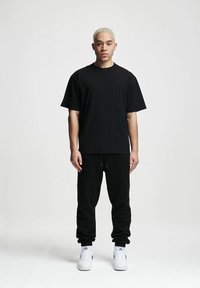 2Y Studios OVERSIZE  - Jednoduché tričko - black