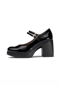 Zapato Mary Jane de charol negro con punta redondeada, tacón grueso de bloque y dobles correas ajustables con una hebilla metálica.