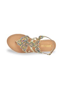 Sandalo con perline e cinturini dorati, soletta color nocciola e motivo di perline colorato. Presenta un design decorativo con forme circolari e dettagli.