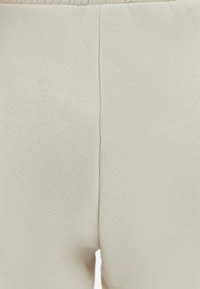 HIGH RISE STRAIGHT FIT  - Pantalon de survêtement - silver birch