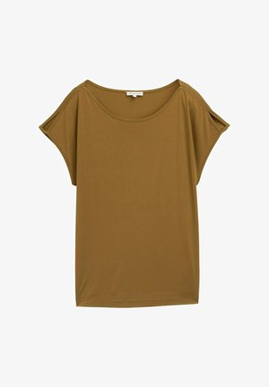 Pruun, lühikeste varrukatega topp, mis on valmistatud siledast kangast. Omab ümmargust kaelust ja lõdvemat siluetti, langenud õmblustega õlgadel.