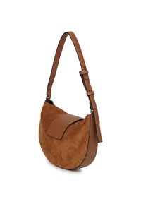 Brun ruskind skuldertaske med klaplukning, glatte læderdetaljer, justerbar skulderrem og buet silhuet.