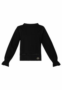 Top negro de manga larga con un cuello alto, sutiles puños con volantes y detalles de encaje en los lados y el dobladillo. Presenta un pequeño logotipo metálico en la parte inferior.
