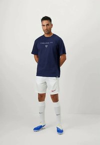 Nike Performance CHELSEA FC T90 TEE - Klubruházat - obsidian