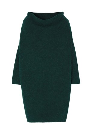 Turkizna volnena obleka s cowl izrezom, tridelnimi rokavi in prileganjem, ki se ponaša z mehko teksturo in minimalističnim dizajnom.