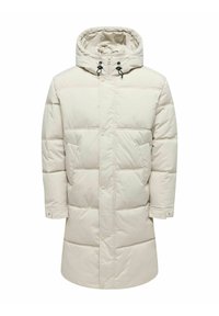 Licht beige gewatteerde parka met een capuchon, voorzien van knopen aan de voorkant, twee zijzakken en een gladde, glanzende textuur. Het ontwerp is lang en recht gesneden.