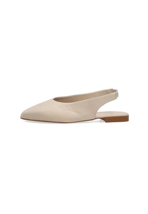 Beige spitze Slingback-Ballerina mit niedrigem braunem Absatz und elastischem Fersenriemen, glattes Lederobermaterial.