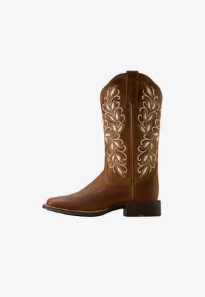 Bruine leren cowboylaars met geborduurde bloemmotieven, spits toelopende neus en gestapelde hak. Soepele textuur met contrasterende stikdetails.