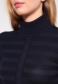 Morgan Stickad tröja - dark blue