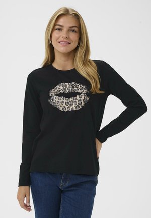 Schwarzes Langarm-T-Shirt mit einem Leopardenmuster-Lippen-Design in der Mitte. Weicher Stoff mit klassischer Passform, rundem Ausschnitt und minimaler Ausstattung.