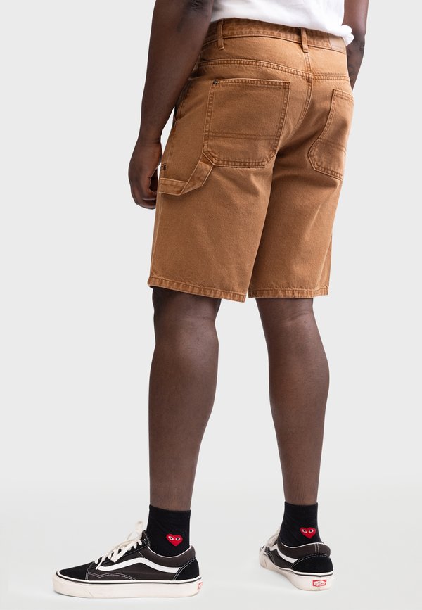 CAIN COMFORT FIT - Shorts2