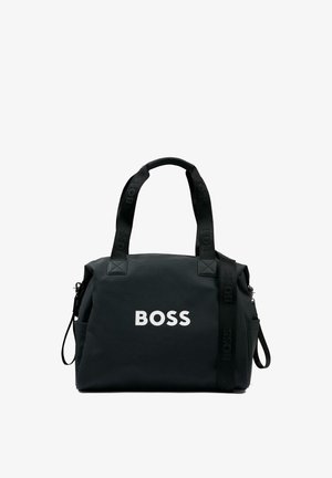 Zwarte BOSS totebag met twee handvatten en verstelbare schouderriem, voorzien van wit merkembleem centraal op de voorkant.