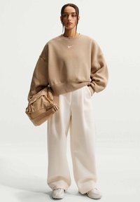 Neizbrano, linen sail