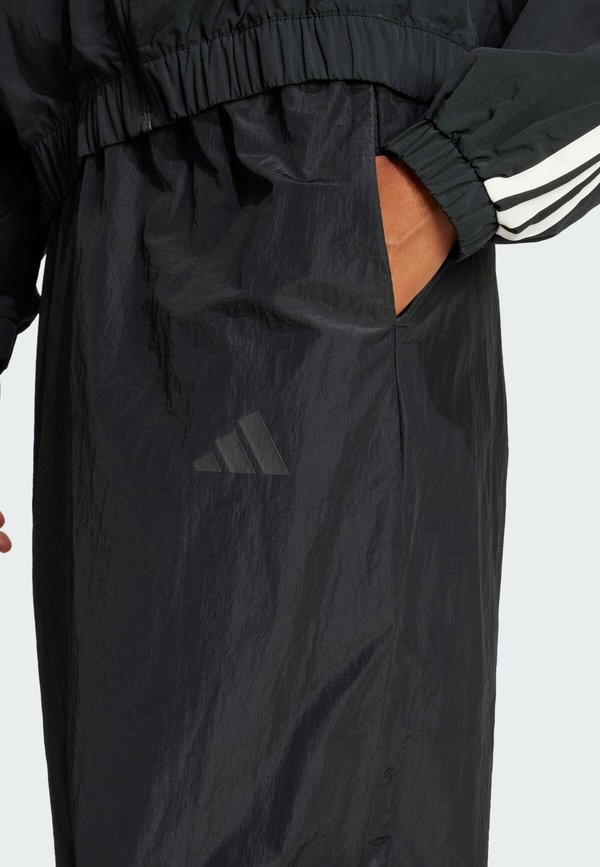 FUTURE ICON 3-STRIPES WOVEN LOOSE - Trousers2