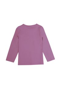 Camicia a maniche lunghe in cotone morbido, di un rosa chiaro, con scollatura rotonda e cuciture minime, caratterizzata da una texture liscia e uniforme.