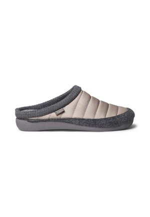 Instapslipper met beige doorgestikte bovenzijde, donkergrijze fleece voering en bijpassende zool, ontworpen voor comfort binnenshuis.