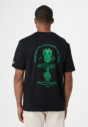 Fila APPAREL NAVIGLI PIZZA GRAPHIC - T-shirt imprimé - black