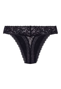 String noir en dentelle avec des motifs floraux, des bords festonnés et des panneaux semi-transparents. Conçu avec une finition délicate et texturée.