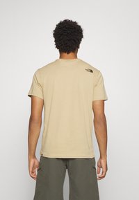 The North Face SIMPLE DOME TEE - T-shirts print - khaki stone