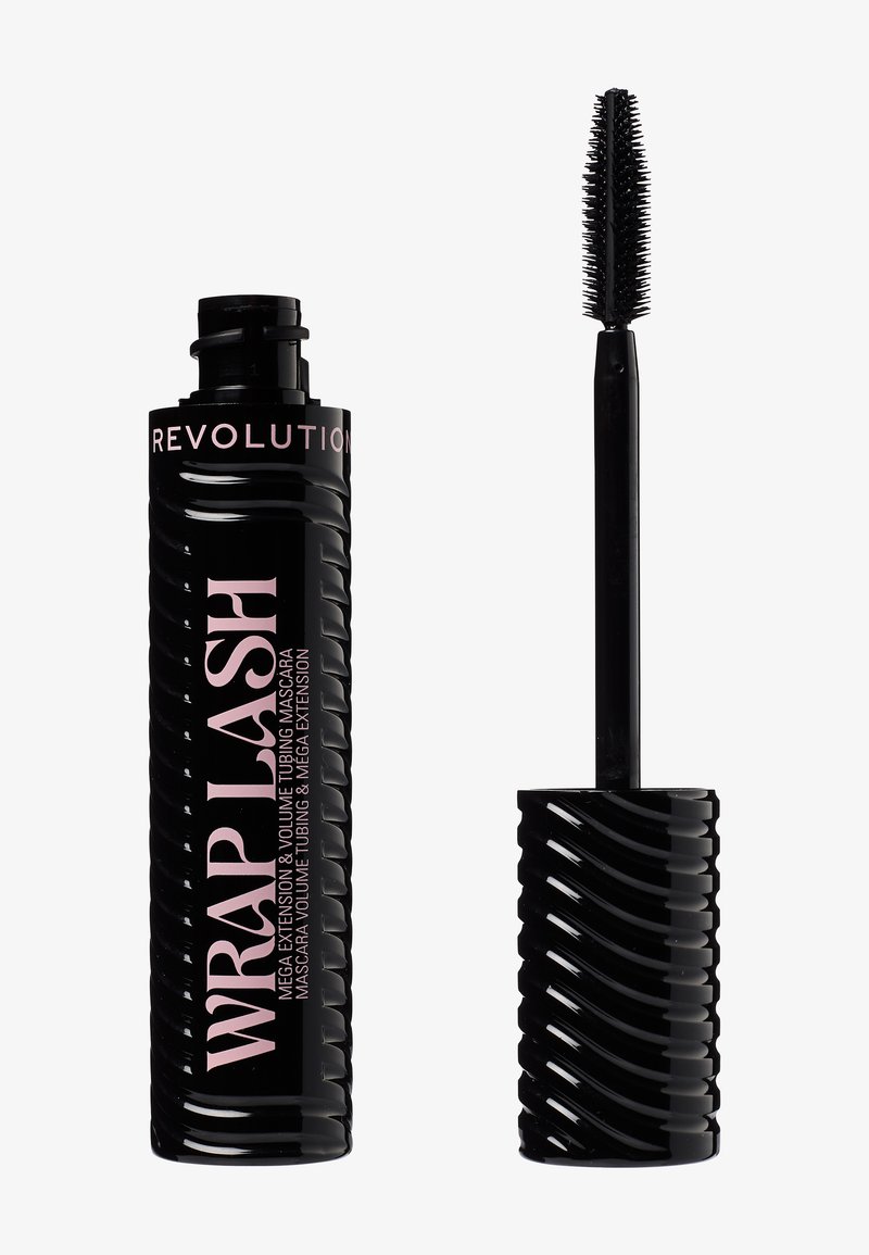 Tube de mascara « Wrap Lash » noir avec texte rose, ouvert à côté de la baguette avec une brosse à poils denses.