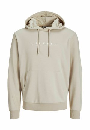 Beżowa bluza z kapturem z przednią kieszenią typu kangur, sznurkiem w kapturze, ściągaczami na mankietach i dole oraz białym napisem "JJ REBEL" na środku klatki piersiowej.