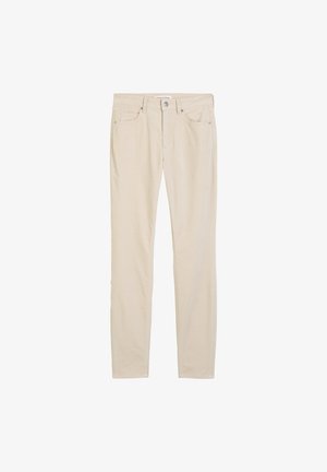 Pantalon beige slim-fit avec poches avant, passants pour ceinture, fermeture à boutons et braguette zippée, posé à plat sur un fond blanc.