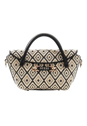 Borsa intrecciata nera e beige con motivo a diamante, manici neri e targhetta "GUESS" in metallo dorato sulla parte anteriore.