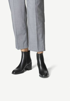 Classic ankle boots - black