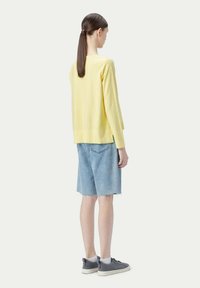 GOBI Cashmere BOATNECK - Stickad tröja - yellow