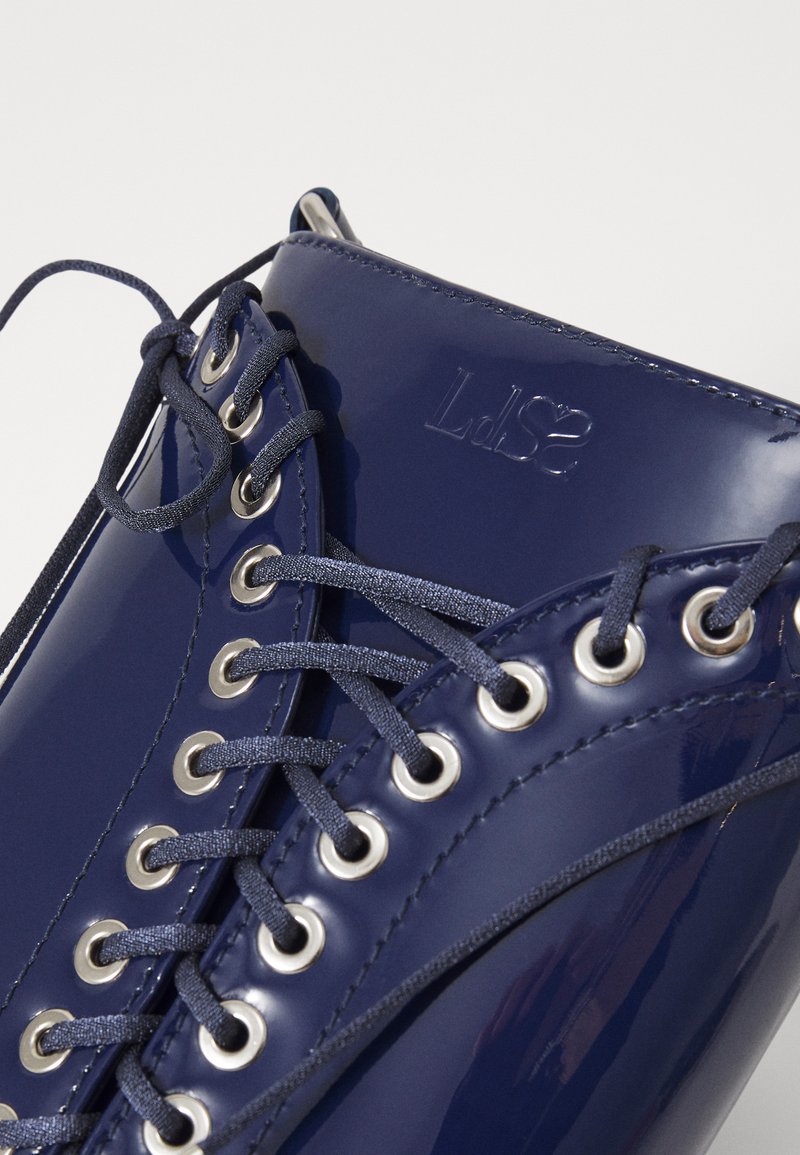 Ludovic de Saint Sernin PHONE CLEAVAGE BAG - Schoudertas - blue patent