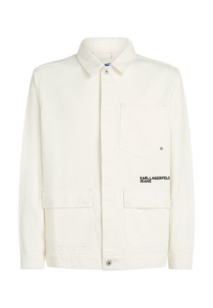 Veste blanche boutonnée avec col, trois poches devant et logo « Karl Lagerfeld Jeans » imprimé sur la poche avant droite.