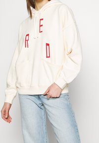 Levi's® Jersey con capucha - off-white