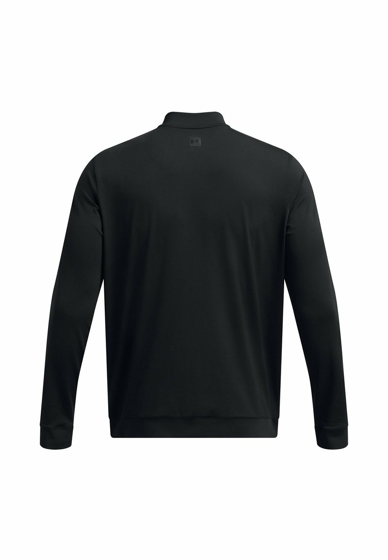 Chemise polo noire à manches longues avec un col montant, fabriquée en tissu lisse. Comprend une étiquette de marque dans le dos et des poignets ajustés.