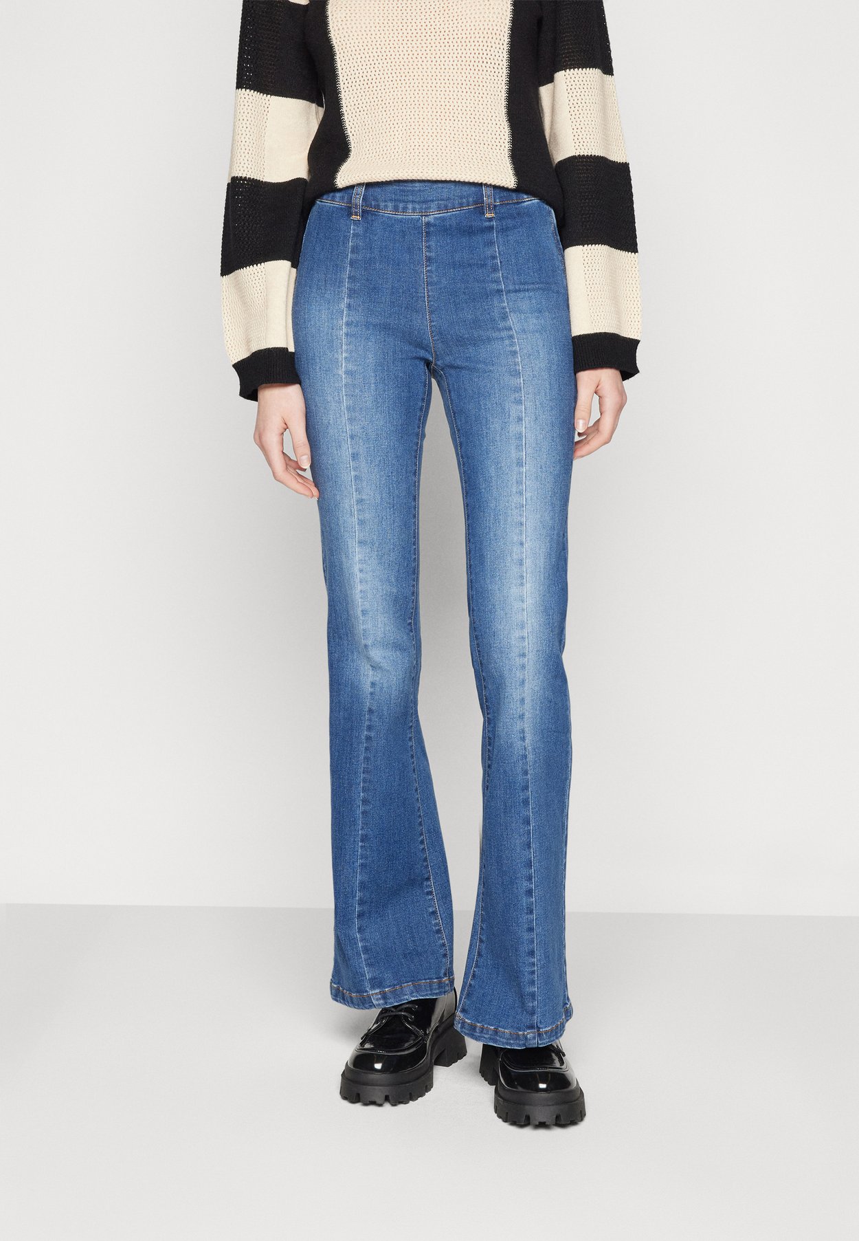 ONLWAUW MID FLARED ZIP CUT
