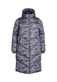 Napuštena parka s kapuljačom, koja ima sivi kamuflažni uzorak. Jakna ima središnji zip zatvarač, bočne džepove i rebraste manžetne.