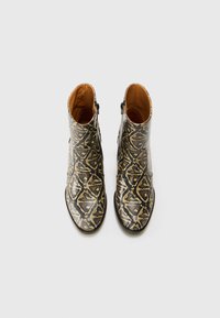 Chie Mihara ORITA - Bottines compensées - namaya natur