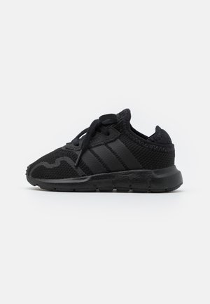 SWIFT RUN UNISEX - Baskets basses - core black