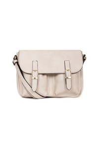 Borsa a tracolla in pelle beige con chiusura a patta, dettagli in metallo dorato e due tasche frontali, caratterizzata da bordi neri e tracolla regolabile.