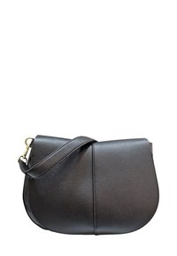 Borsa a spalla in pelle nera con forma arrotondata, superficie testurizzata, tracolla regolabile e chiusura in metallo dorato.